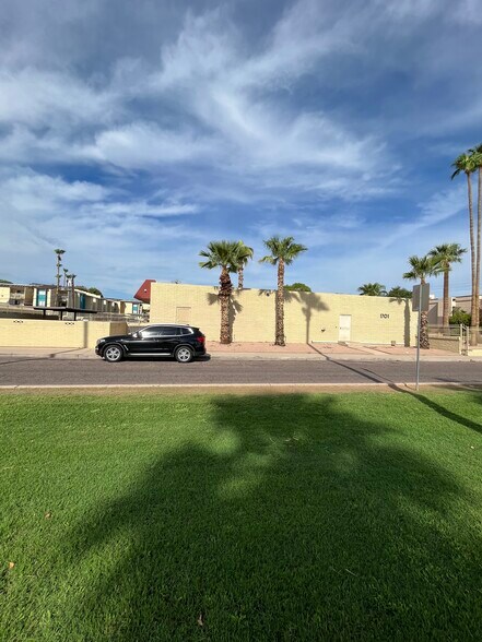 More Photos Of 1701 W Glendale Ave, Phoenix Medical For Sale