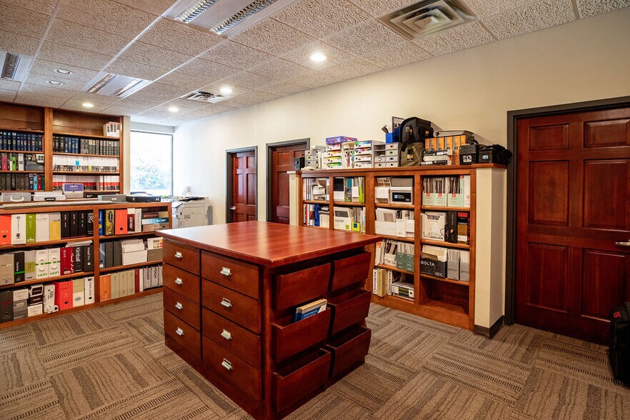 More Photos Of 410 Bradford St, Gainesville Office For Sale