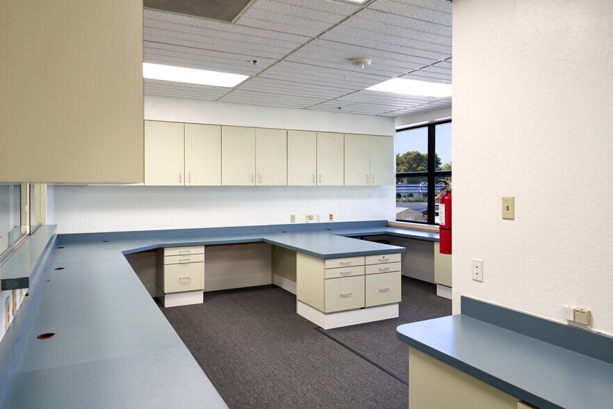 More Photos Of 2020 Palomino Ln, Las Vegas Medical For Lease