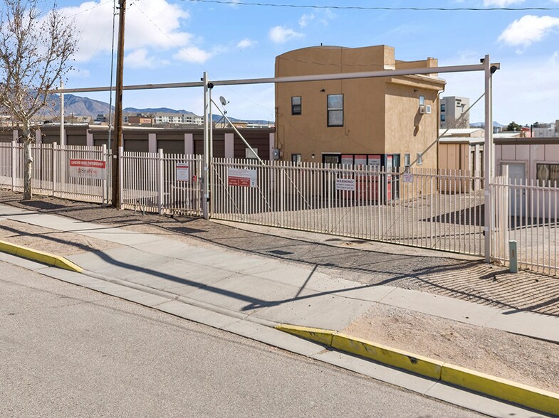 More Photos Of 5604 Carmel Ave NE, Albuquerque Self Storage For Sale