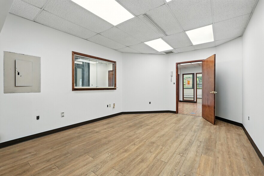 More Photos Of 117 Park Ave, West Springfield Office For Sale