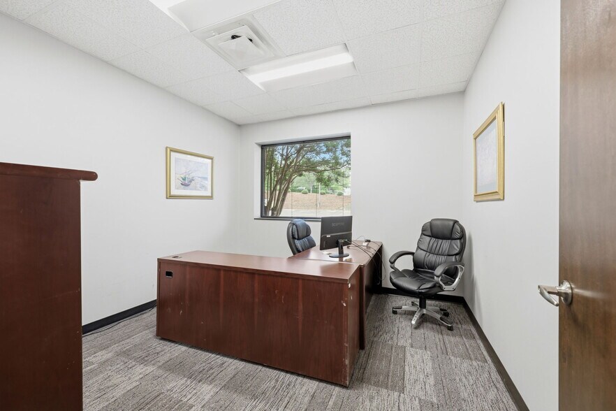 More Photos Of 2720 Discovery Dr, Raleigh Flex For Lease