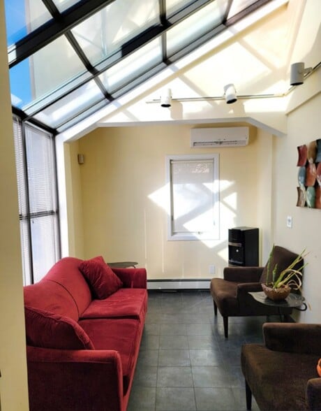 More Photos Of 425 N State Rd, Briarcliff Manor Village Office For Sale