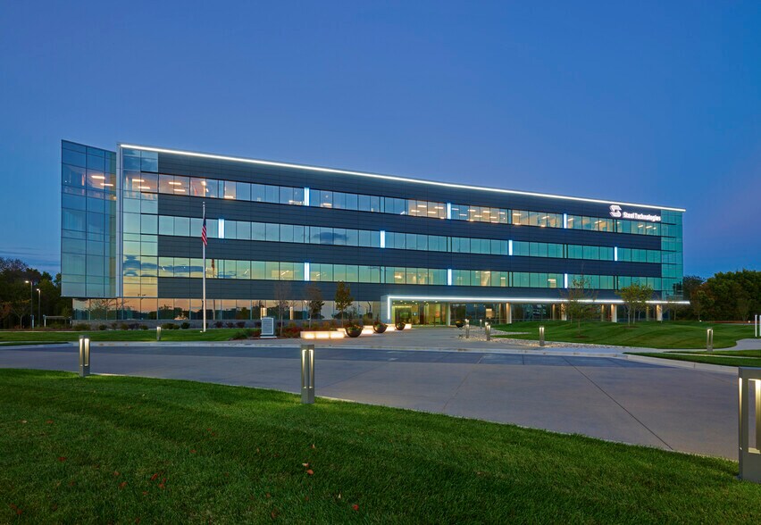 More Photos Of 700 N Hurstbourne Pky, Louisville Office For Lease