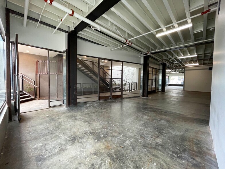 More Photos Of 8463-8465 Melrose Ave, West Hollywood Restaurant For Lease