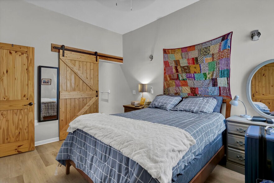 More Photos Of 2020 Princess Place Dr, Wilmington Freestanding For Sale