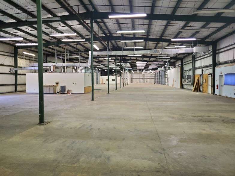 More Photos Of 5300 Ulmerton Rd, Clearwater Industrial For Lease