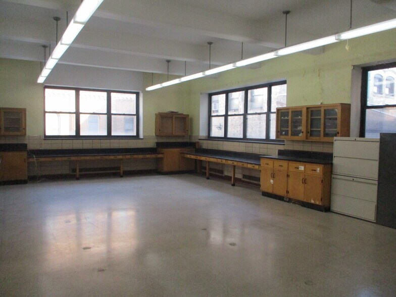 More Photos Of 237 Jerome St, Brooklyn Schools For Lease