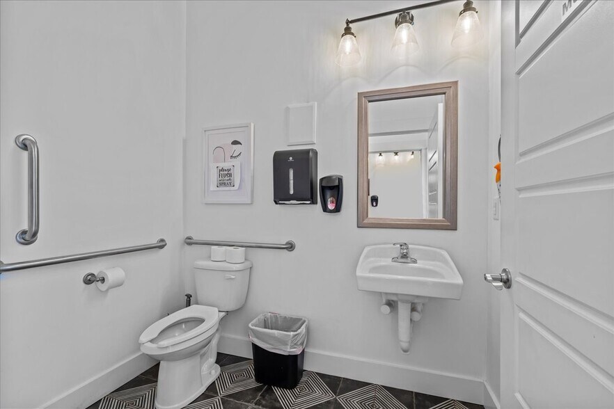 More Photos Of 100 Inman Rd, Lyman Office For Sale
