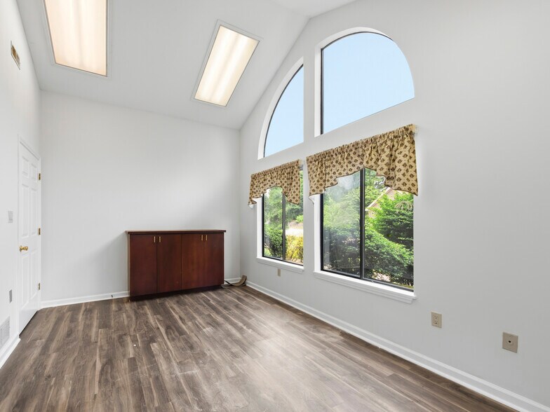 More Photos Of 1998 Hendersonville Rd, Asheville Medical For Sale