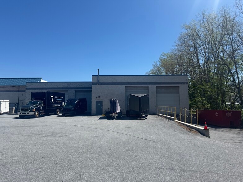 More Photos Of 6375 Basehore Rd, Mechanicsburg Distribution For Sale