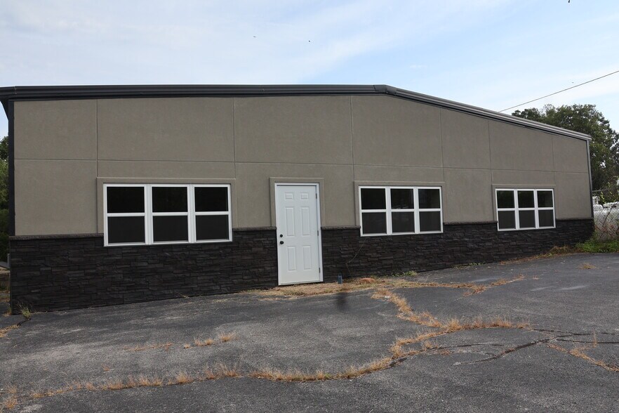 Primary Photo Of 1192 S Business Route 5, Camdenton Industrial For Sale