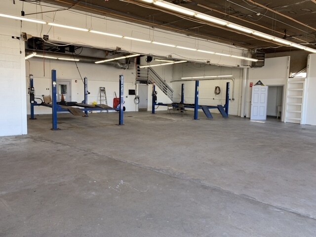 More Photos Of 2329 Post Rd, Warwick Auto Repair For Sale