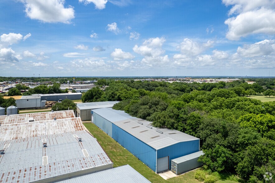 More Photos Of 800 S 57th St, Temple Manufacturing For Lease