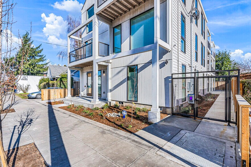 More Photos Of 5880 N Greeley Ave, Portland Apartments For Sale