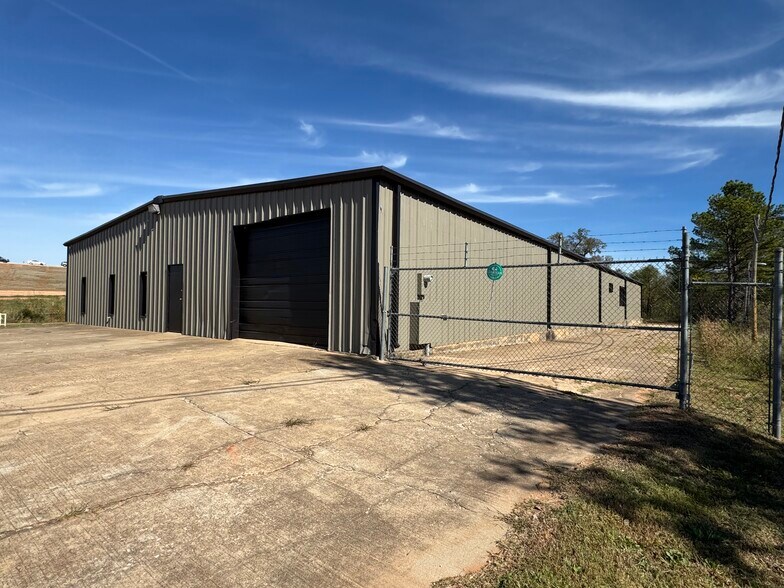 More Photos Of 5220 S Anderson Rd, Oklahoma City Manufacturing For Lease