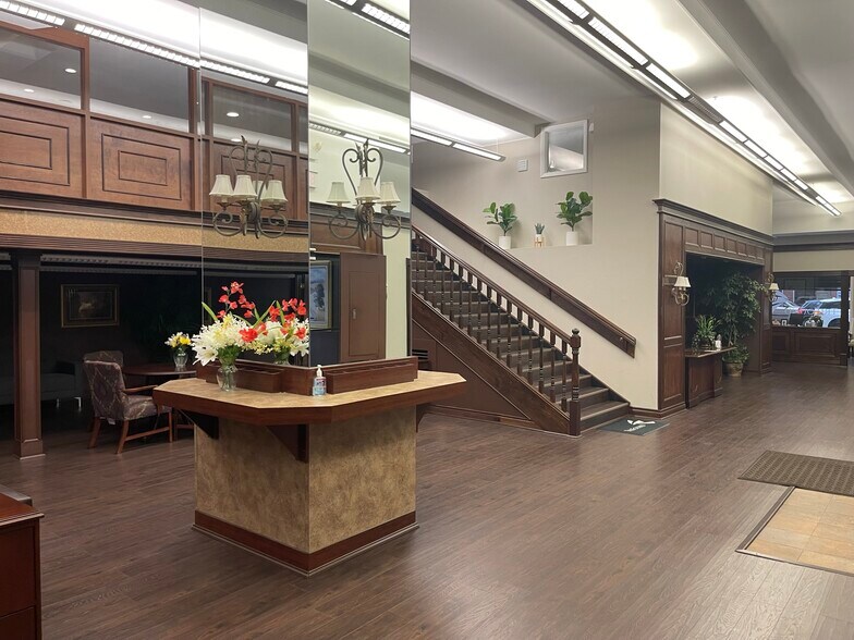 More Photos Of 107 W Michigan Ave, Kalamazoo Office For Lease