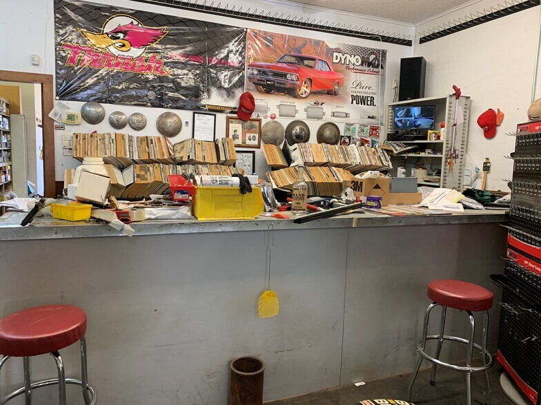 More Photos Of 104 S Grand Ave, Cherokee Auto Repair For Sale