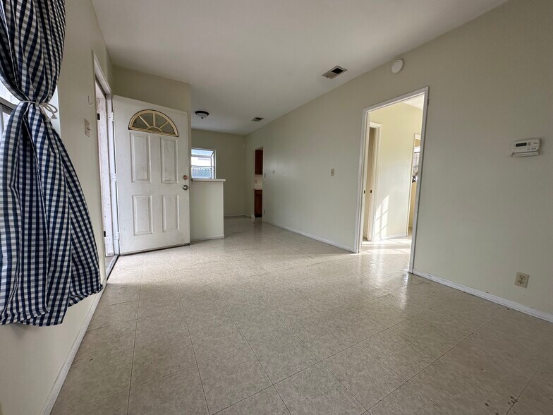 More Photos Of 5628-5630 York Blvd, Los Angeles Storefront Retail Residential For Sale