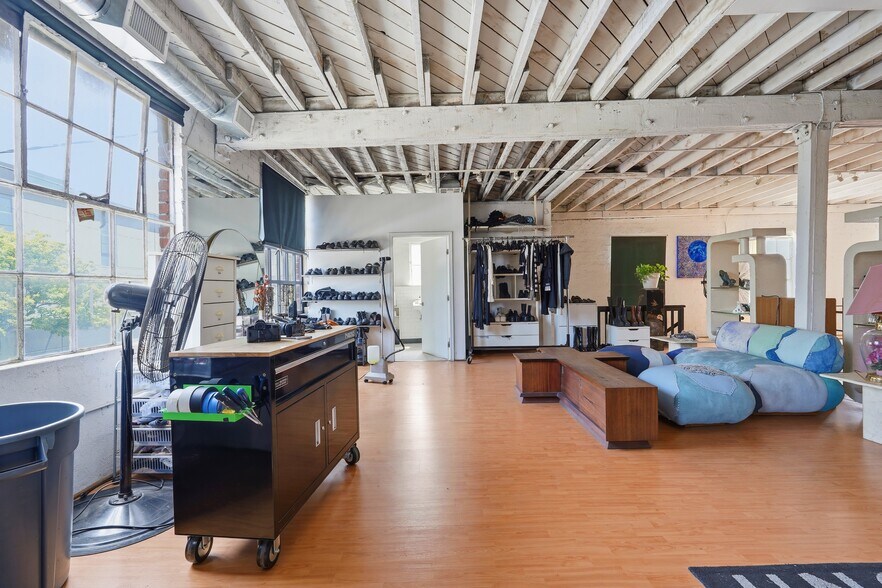 More Photos Of 714 Ducommun St, Los Angeles Manufacturing For Lease
