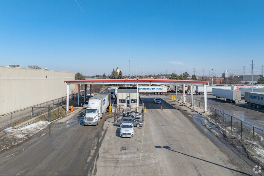 More Photos Of 8495 Goreway Dr, Brampton Warehouse For Lease