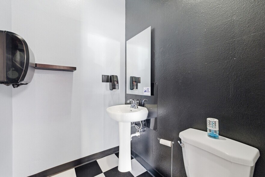 More Photos Of 201 S 4th St, Glenrock Storefront For Sale