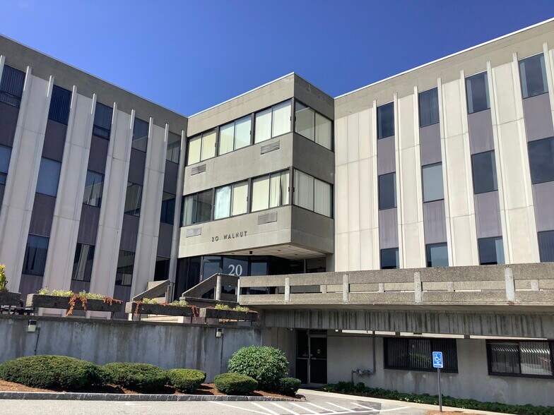 More Photos Of 20 Walnut St, Wellesley Office For Lease