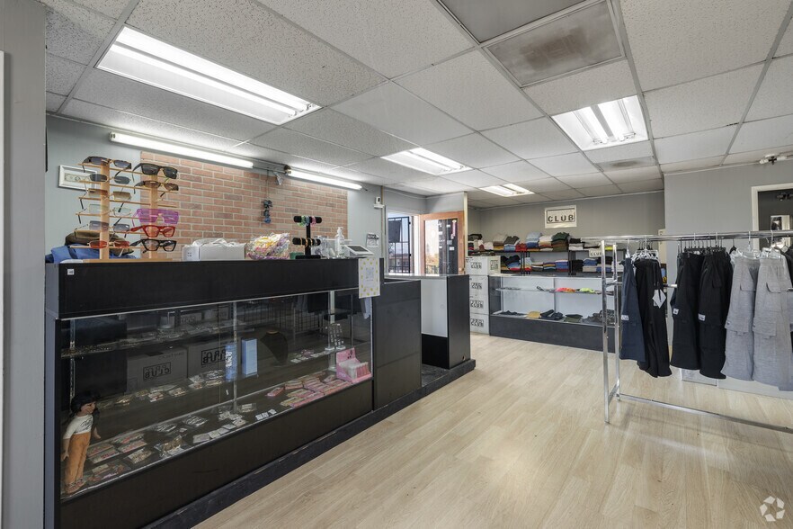 More Photos Of 6959 Linda Vista Rd, San Diego Storefront Retail Office For Lease