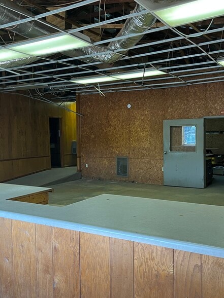 More Photos Of 4200 Maysville Rd, Commerce Light Distribution For Lease