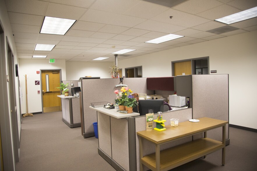 More Photos Of 1241 State St, Salem Office For Sale