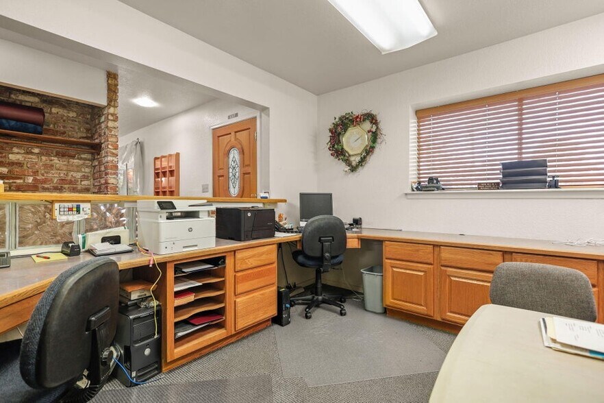 More Photos Of 2081 Victor Ave, Redding Office For Sale