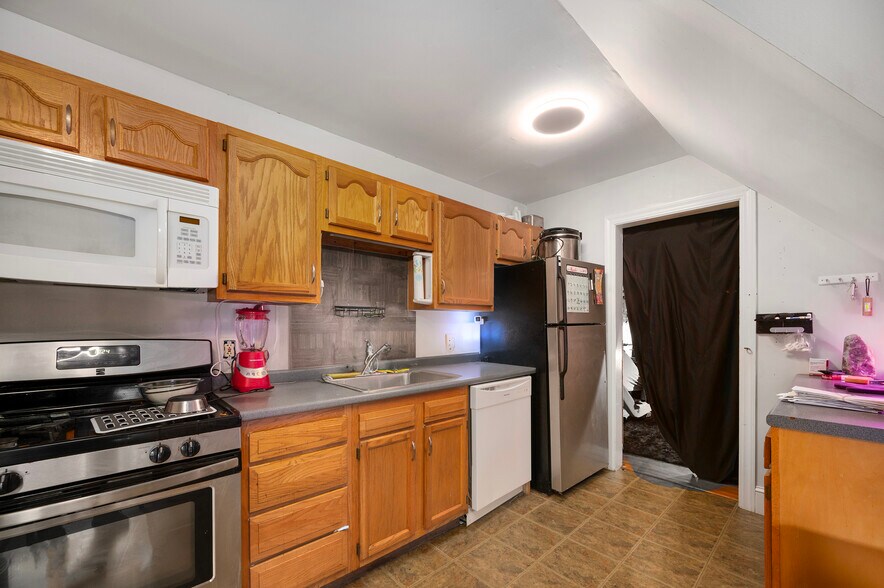 More Photos Of 186 Summit St, Pawtucket Apartments For Sale