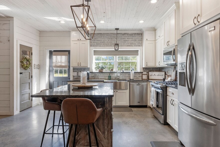 More Photos Of 1297 County Road 3318, Greenville Specialty For Sale