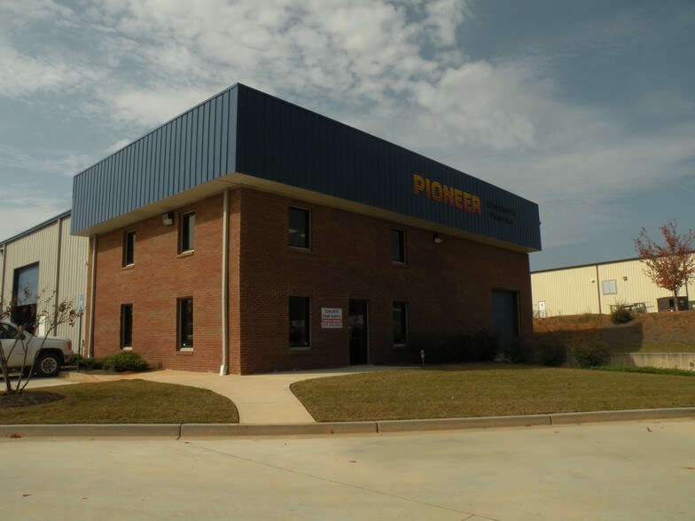 More Photos Of 2000 Meredith Park Dr, McDonough Warehouse For Lease