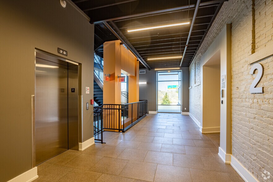 More Photos Of 552 E Market St, Louisville Office For Lease