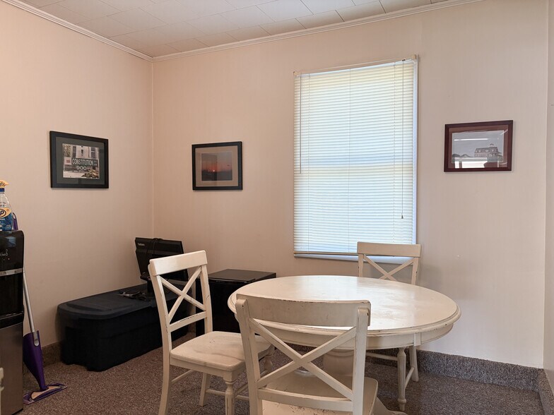 More Photos Of 417 Albany Ave, Kingston Office For Sale