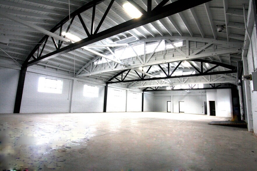 More Photos Of 160 W 33rd St, Los Angeles Warehouse For Lease