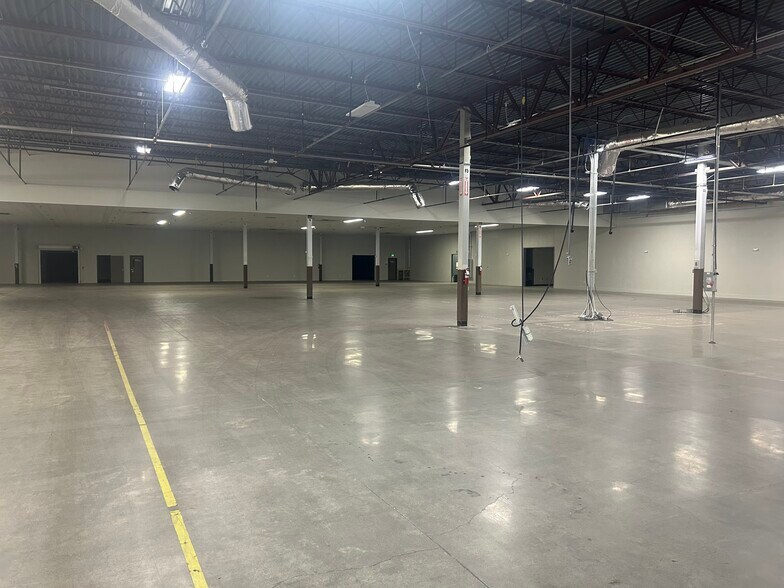 More Photos Of 300 W Valley View Rd, Talent Industrial For Lease
