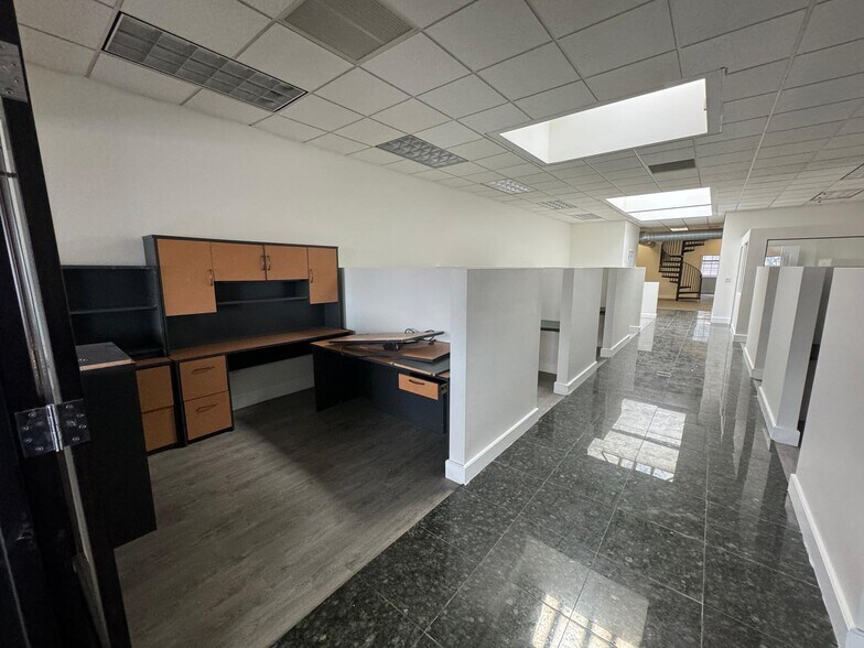 More Photos Of 3 Whale Sq, Brooklyn Warehouse For Lease