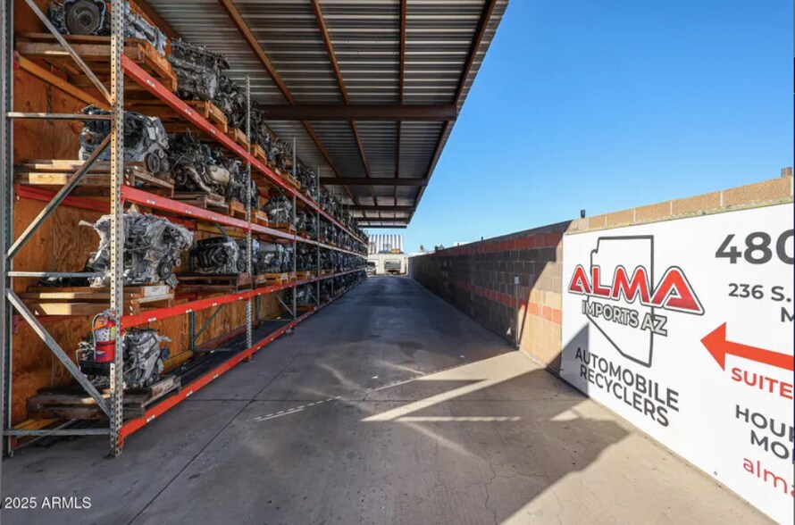 More Photos Of 236 S Alma School Rd, Mesa Contractor Storage Yard For Lease
