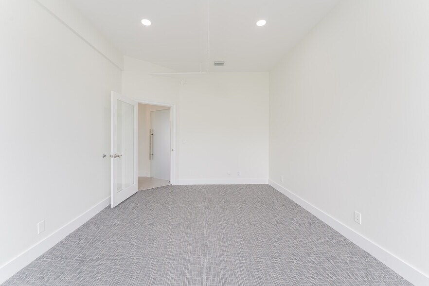 More Photos Of 411 E Atlantic Ave, Delray Beach Storefront Retail Office For Lease