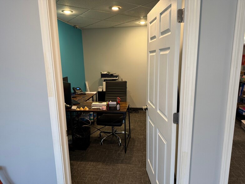 More Photos Of 8285 S Saginaw St, Grand Blanc Office For Lease