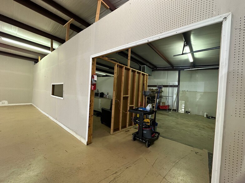 More Photos Of 13077 MS Highway 182, Starkville Flex For Lease