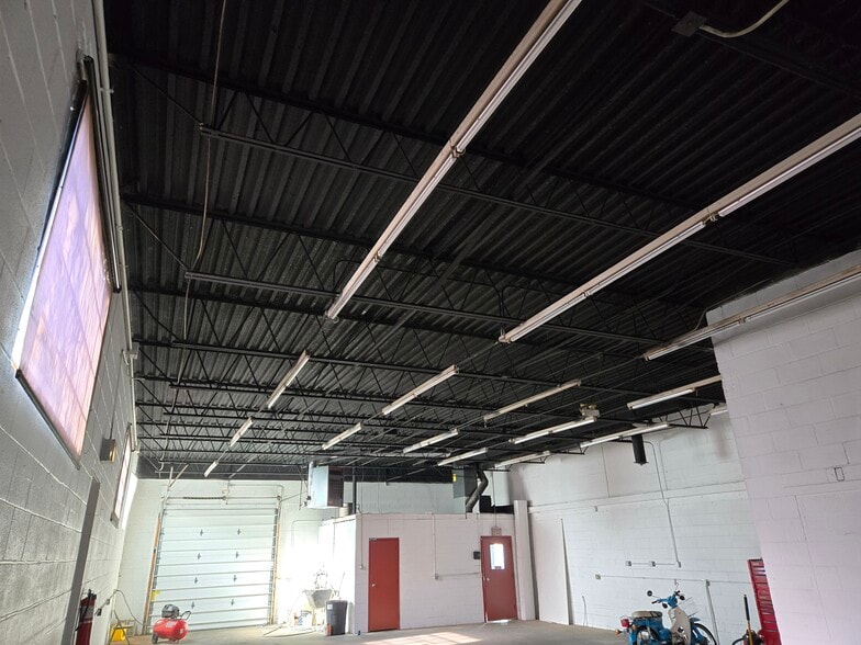 More Photos Of 503 S Westgate St, Addison Warehouse For Sale