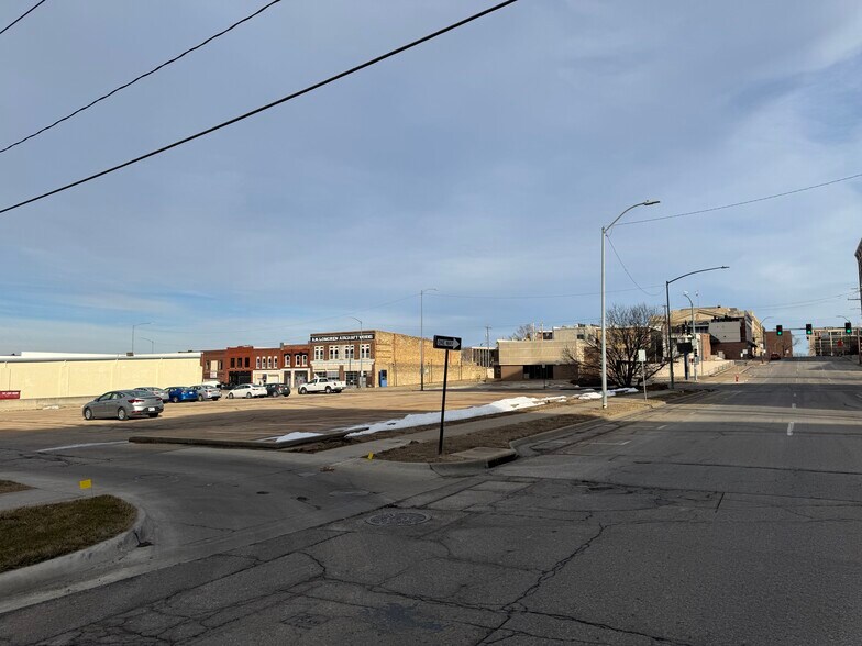 More Photos Of 204 SW 5th St & SW Jackson St, Topeka Land For Sale