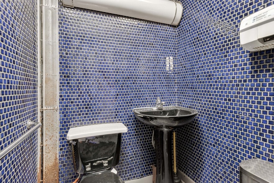 More Photos Of 4014 83rd St, Elmhurst Apartments For Lease
