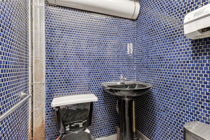 More Photos Of 4014 83rd St, Elmhurst Apartments For Lease