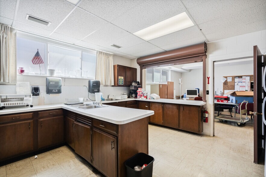 More Photos Of 618 S Main St, Kokomo Specialty For Sale