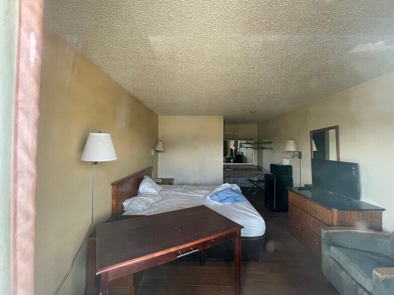 More Photos Of 126 Miller Ln, Waynesburg Hotel For Sale