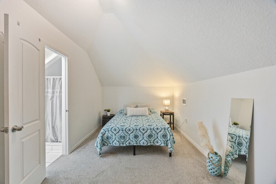 More Photos Of 105 W Columbus Dr, Tampa Office Residential For Sale